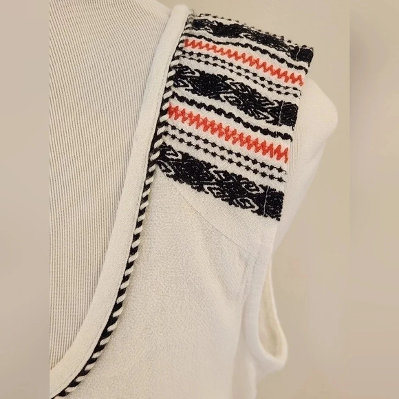 || dRA || embroidered dress - Picture 2 of 7